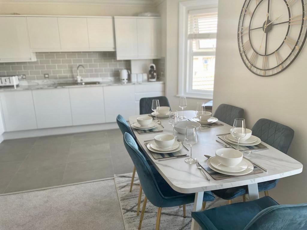 Exquisite Apartment, Stone Throw From The Beach Bournemouth Exterior foto